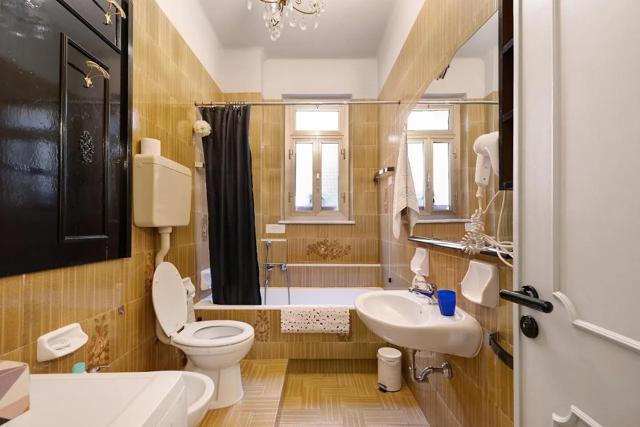 Tiffany Apartment Finale Ligure 0*,  Italy